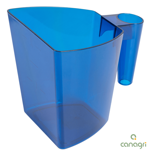 Miarka do paszy, 2 l, Różne kolory (niebieski/różowy/biały), Kerbl