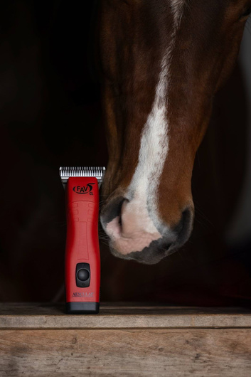 Maszynka do strzyżenia koni FAV5 CL Horse, 1 akumulator, czerwona, Aesculap